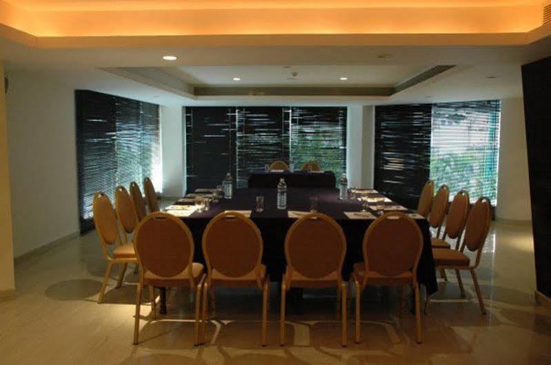 Shravanthi Sarovar Portico Bangalore Buitenkant foto